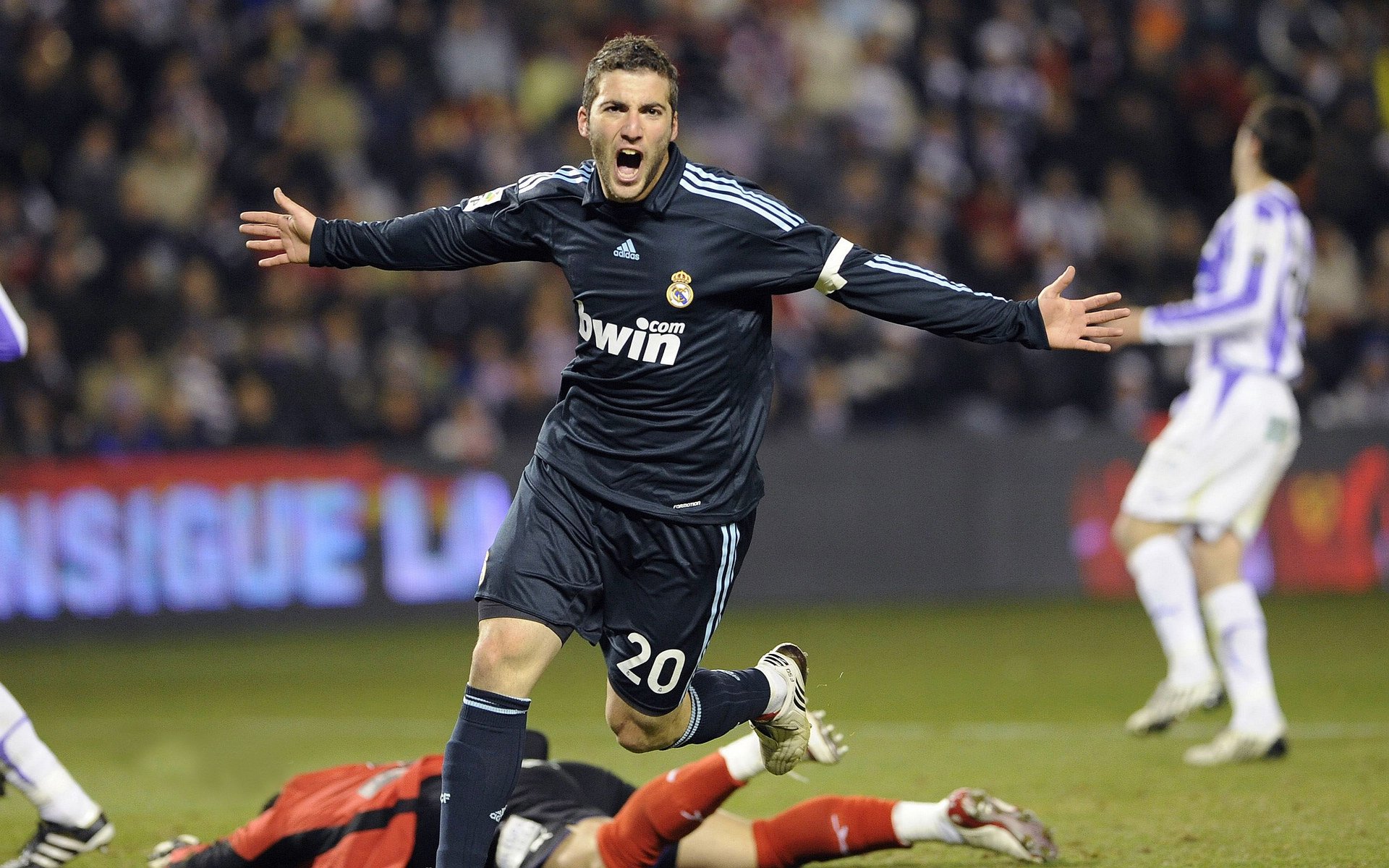 球员在赛季中段得到国家队教练关注并获征召，球员入选国家队有工资吗